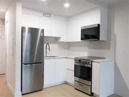 1 room studio of 34 m² in Montreal