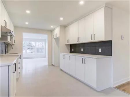 5 rooms apartment of 103 m² in Longueuil