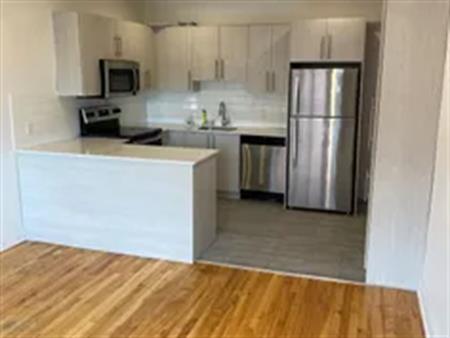 1 room apartment of 56 m² in Côte Saint-Luc
