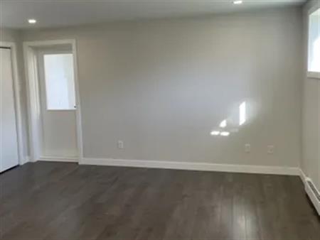 4 rooms apartment of 928 m² in Longueuil