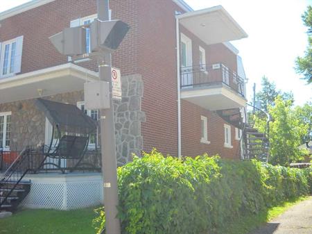 LOGEMENT 4/12 À LOUER LIBRE.