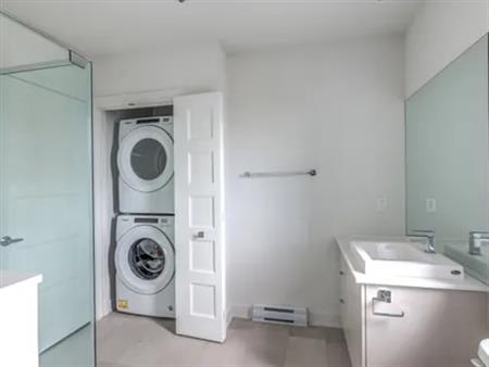 2 rooms apartment of 61m² in Montreal