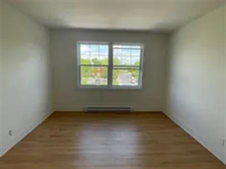 4 rooms apartment of 97 m² in Longueuil