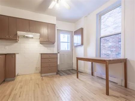 5 rooms apartment of 97 m² in Montreal