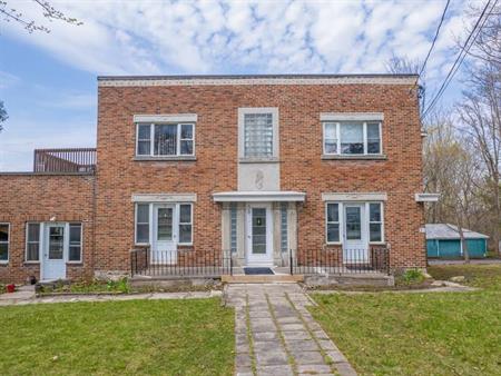 BEAU 3 1/2 AU COEUR DE BEDFORD
