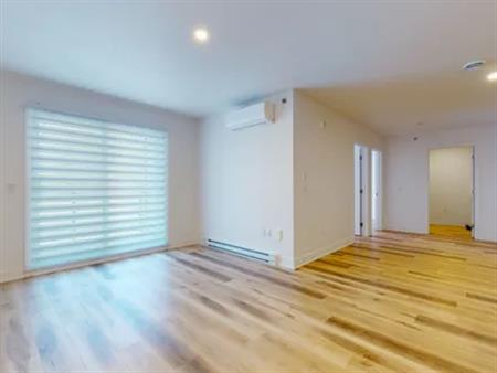 1 room apartment of 99 m² in Laval (administrative region)