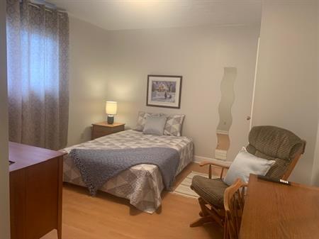 Chambre Meublée, Tout Est Inclus !