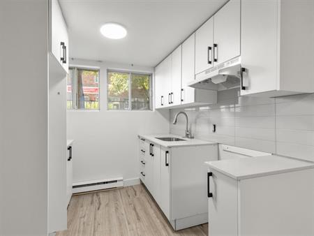 2 Bed, 1 Bath - 4761 Rue Hochelaga, Montréal
