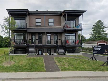 1027 Rue Georges (Buckingham) Magnifique 4 1/2