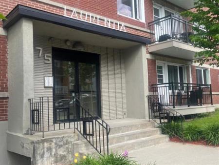 Parfait pour famille ou colocation – 4 ½ à Montcalm