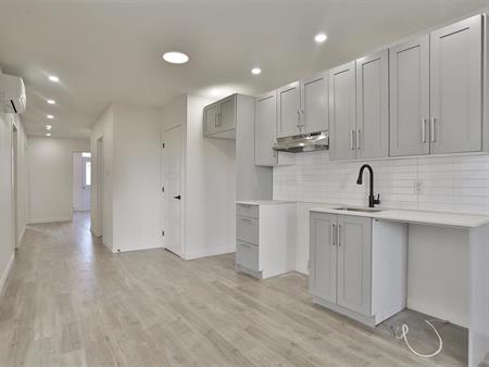 4 Bed, 1 Bath - 2110 Rue Fullum, Ville-Marie