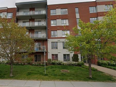 2 CH - 1 SDB - Laval - $1,800 /mo