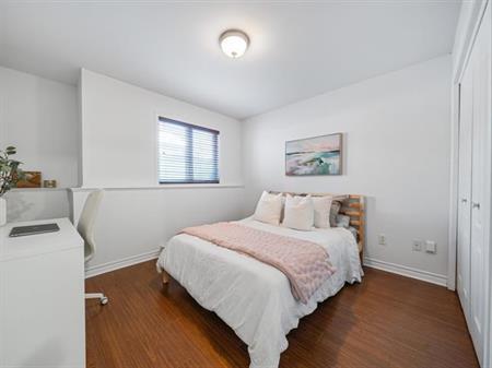 Beau et large condo a louer a Hull