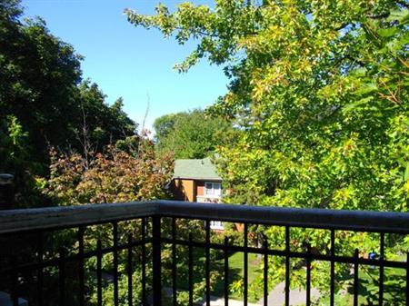 WOW! BEAU GRAND 7 1/2 - 4 CAC - QUARTIER SUPER CHIC - MONT ROYAL