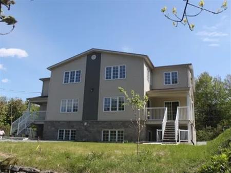 10 rooms apartment of 239m² in Sherbrooke
