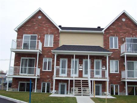 4 1/2 style condo * DÉJÀ LOUÉ *