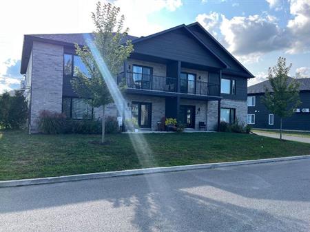 Grand 5 1/2 avec terrasse priver
