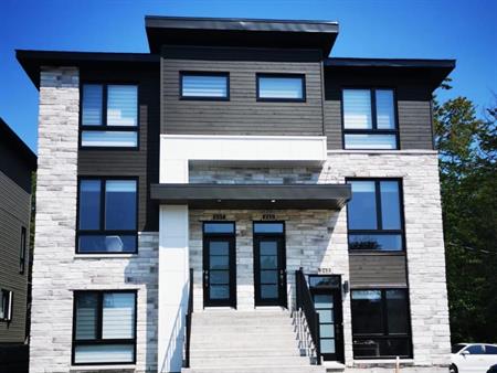 Condo 5 1/2 à louer, sur 2 étages, stationnement, construction 2021 - St-Jérôme 1er juillet 2025