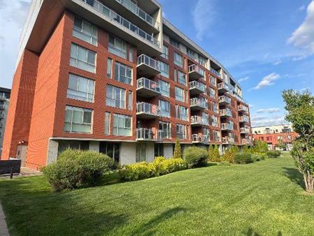 Modern Condo for Rent in TMR/Condo moderne à louer à VRM