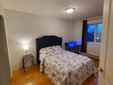Belle Grande Chambre à Louer (femme)