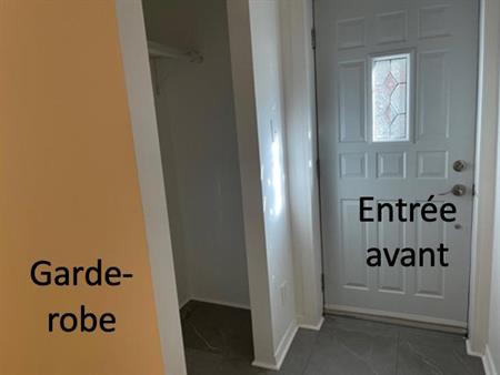 Appartement de 1410 pi3 sur 2 étages - Libre en 48 heures