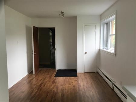 Appartement 2 1/2 à louer, 695$/mois, libre immédiatement au 9 #2 Georges Ramsay, Lévis