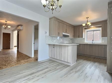 5 1/2 Haut Duplex - Galeries D'Anjou