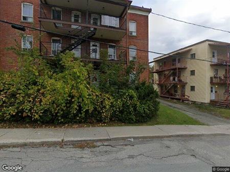 3 CH - 1 SDB - Sherbrooke - $535 /mo