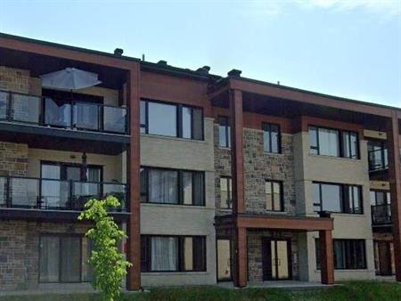 2 CH - 1 SDB - Laval - $2,100 /mo