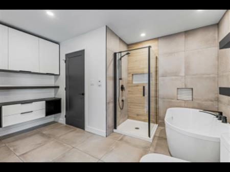 5 ½ De Luxe – Vue Sur L’eau, 1500 Pi², F
