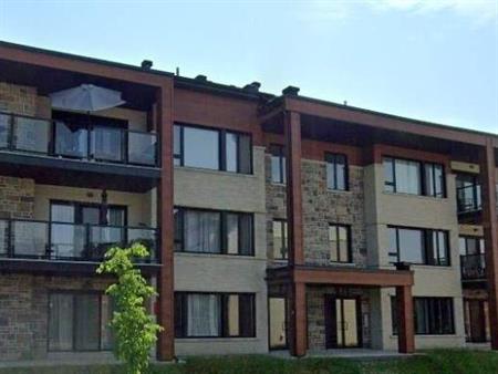 2 CH - 1 SDB - Laval - $2,100 /mo
