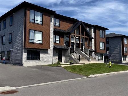 Magnifique condo/appartement 5 1/2 neuf à Mirabel (St-Augustin)