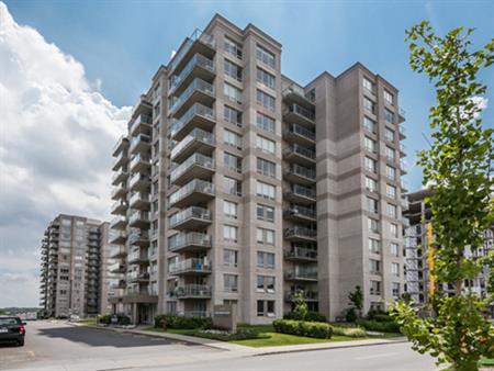 Grand Logement 3 1/2 à Louer Laval