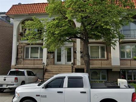 Grand 4 1/2 disponible nouveau Rosemont 1 aout