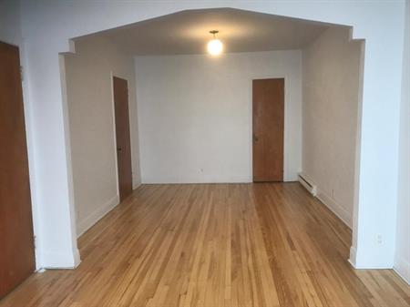 Rosemont,tres grand et beau 3 pieces renové,2 balcons quelques minutes de Square Angus ,,,,