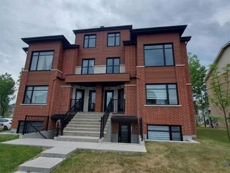 2 CH - 1 SDB - Laval - $1,700 /mo