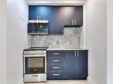 3 ½ RÉNOVÉ À MONTRÉAL – DISPONIBLE