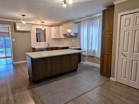 *Granby* Grand 5 1/2 avec sous-sol, bien situé