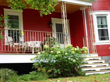 2e ÉTAGE D'UN DUPLEX - VIEUX NORD - TERRAIN BOISÉ