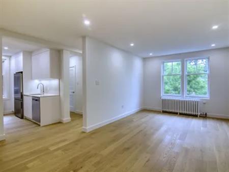 3 rooms apartment of 94m² in Westmount