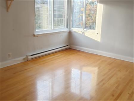 Grand 5 ½ à Louer – Côte Saint-Luc