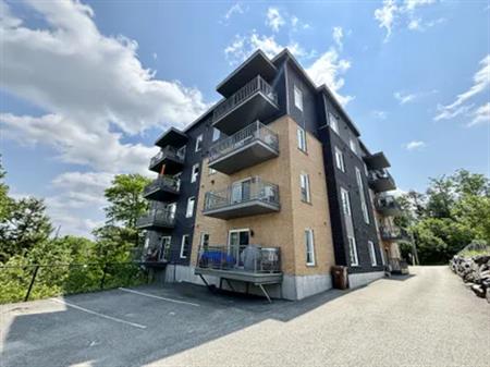 5 rooms apartment of 122m² in Sherbrooke