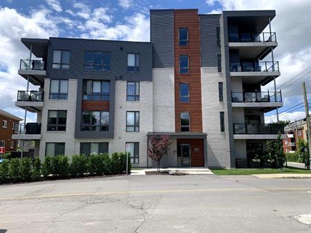 Superbe Condo, 4 1/2, très ensoleillé, garage et ascenseur, 1150 pc, Deux-Montagnes