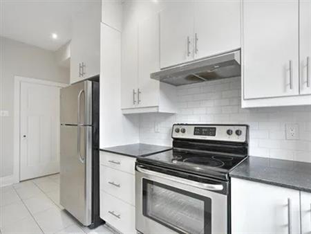 1 room apartment of 93m² in Westmount