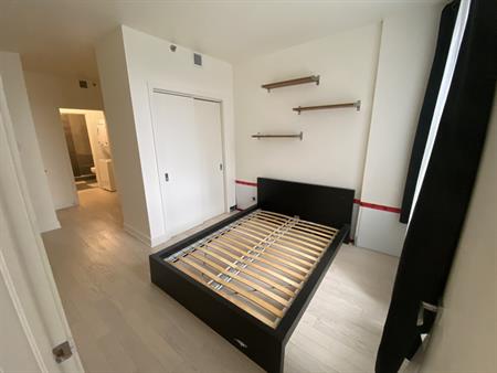 1/2 + Den Condo Downtown Montreal