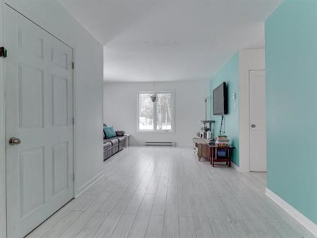 9 1/2 - Sainte-Julienne - 2 500 $/mois