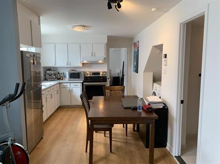 Bel appartement 3 1/2 idéalement situé au coeur de Longueuil disponible dès maintenant!