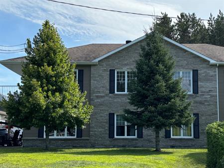 4 ½ AVEC GARAGE | EAST ANGUS | JUILLET