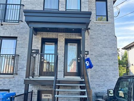 Condo 5 ½ Avec 2 Stationnements