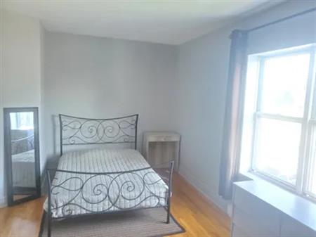 1 room of 52m² in Longueuil